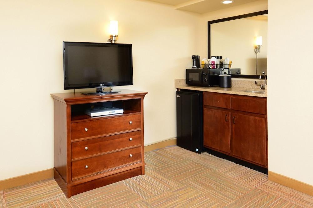 Hampton Inn Raleigh Capital Blvd North Exterior photo