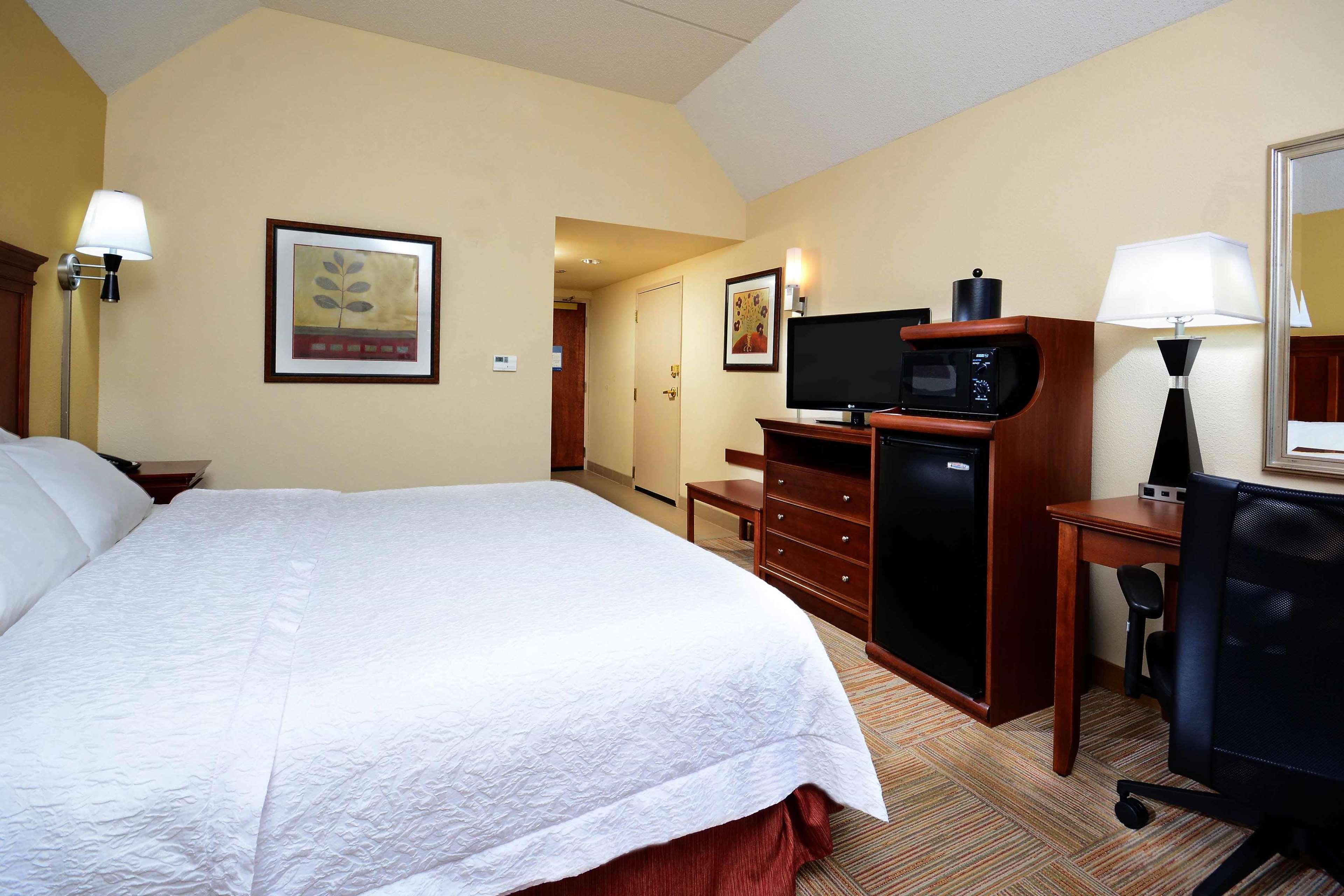 Hampton Inn Raleigh Capital Blvd North Exterior photo