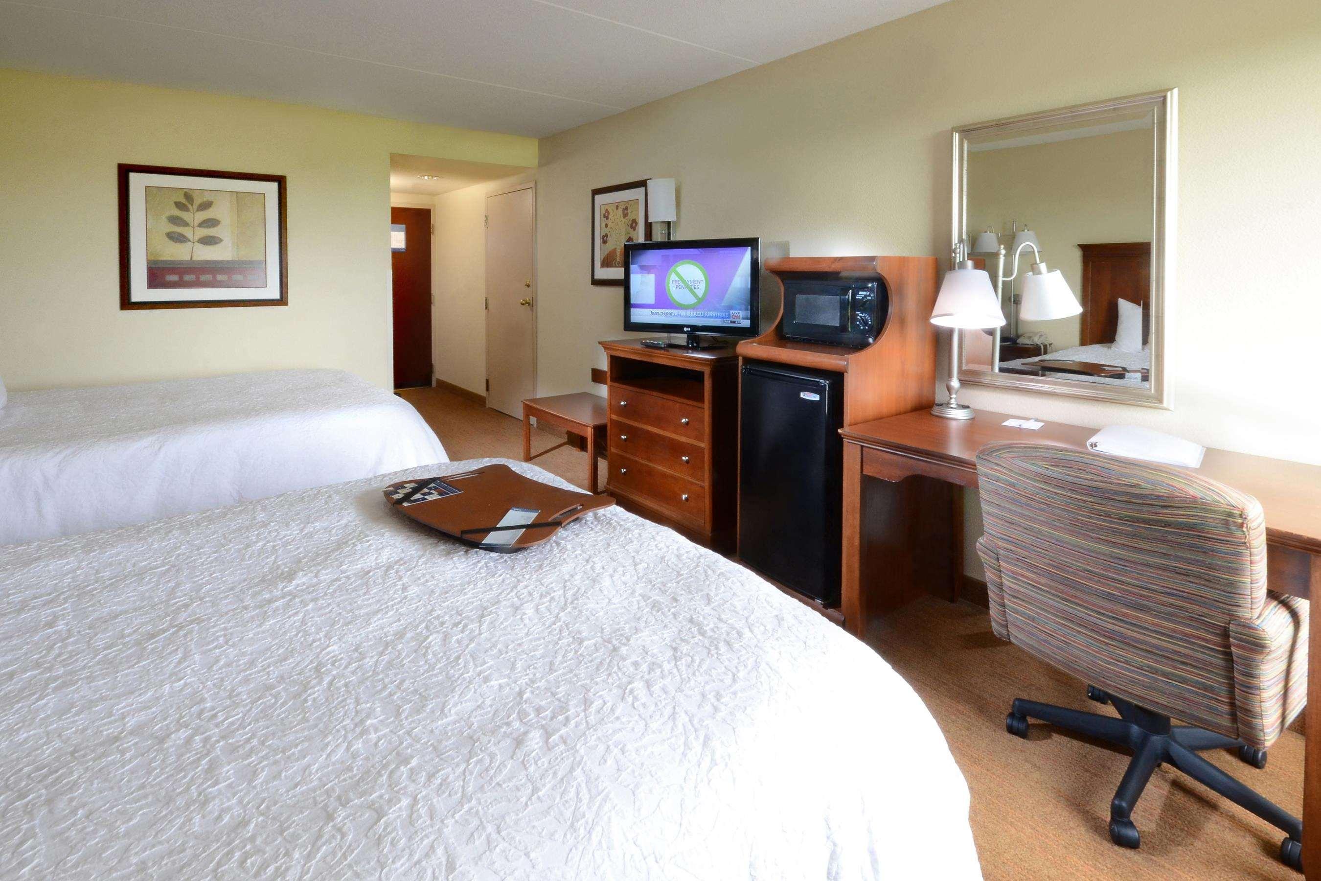 Hampton Inn Raleigh Capital Blvd North Exterior photo