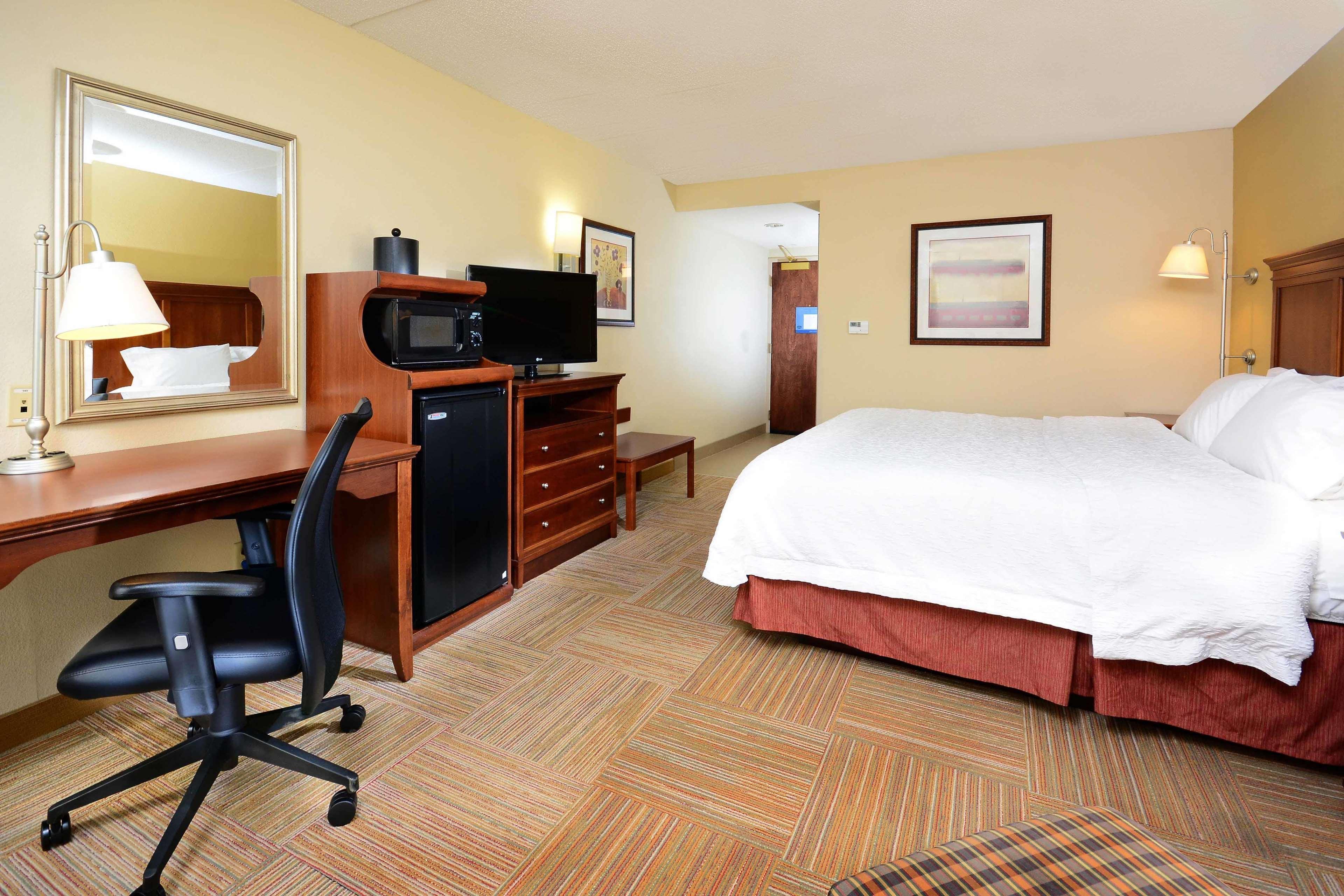 Hampton Inn Raleigh Capital Blvd North Exterior photo