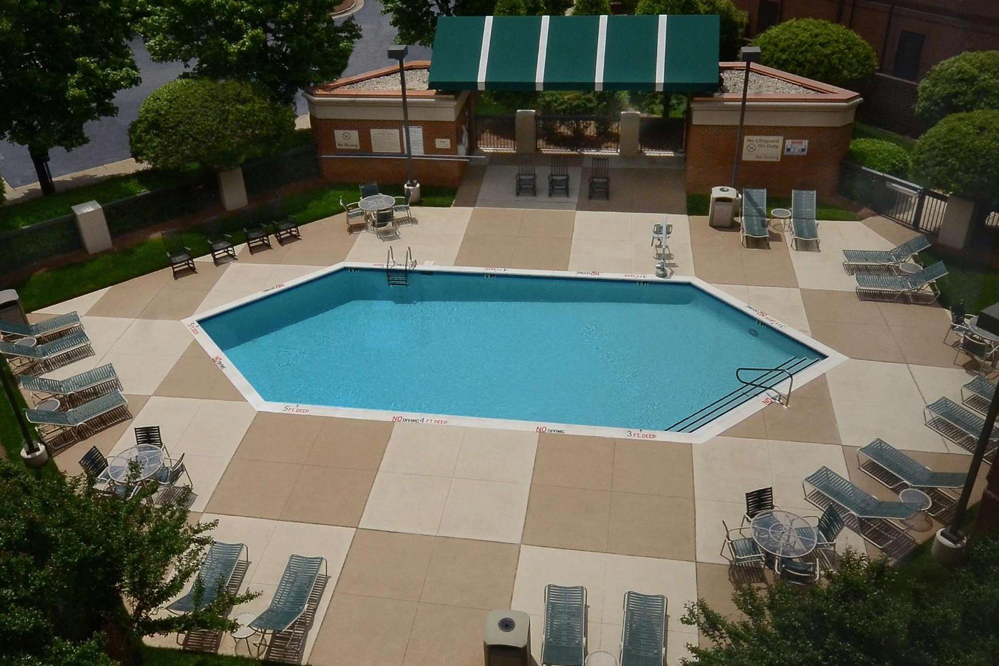Hampton Inn Raleigh Capital Blvd North Exterior photo