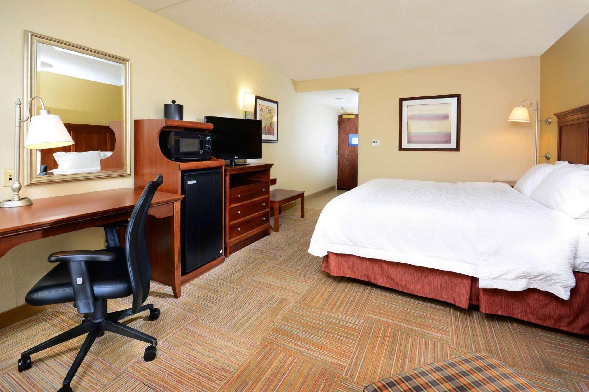Hampton Inn Raleigh Capital Blvd North Exterior photo