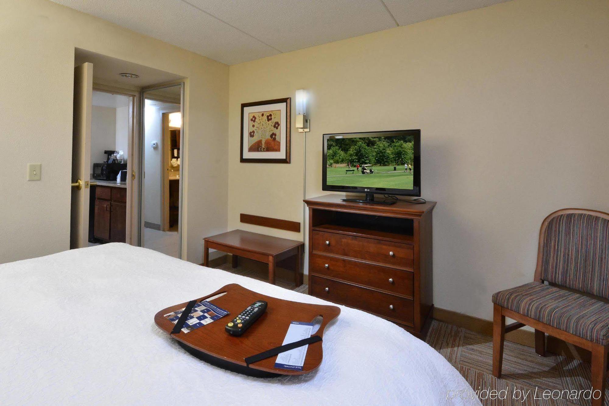 Hampton Inn Raleigh Capital Blvd North Exterior photo